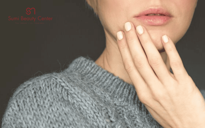 chạm tay bẩn lên mặt